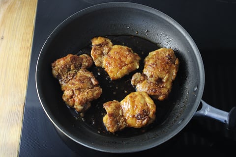 General Tao Chicken Thighs - Step #3 Cuire et glacer le poulet