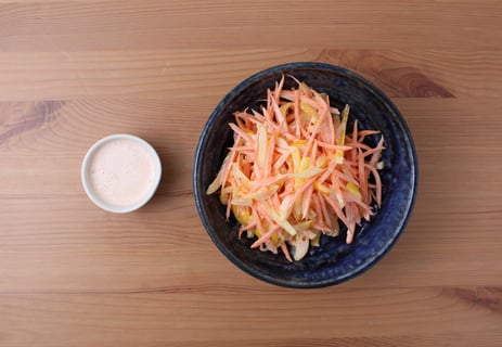 Quick BBQ Ground Beef Tacos - Step #3 Faire la mayo assaisonnée et la salade