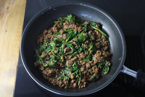 Carb-Wise: Ground Beef Baked Zucchini Boats - Step #3 Finir la garniture
