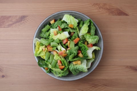 Summery Spiced Salmon Bowls - Step #4 Préparer la salade