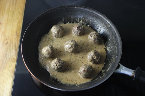 Protein Upgrade | Bistro-Inspired ORGANIC Beef Meatballs & Frites - Step #3 Faire la sauce
