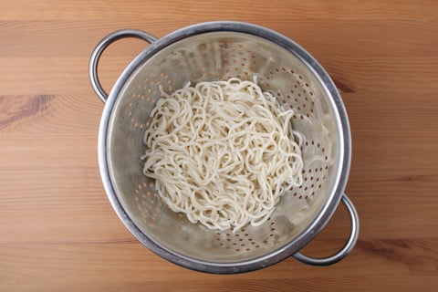 Protein Swap | Quick Spicy Ground Beef Ramen Noodles - Step #1 Cuire les nouilles