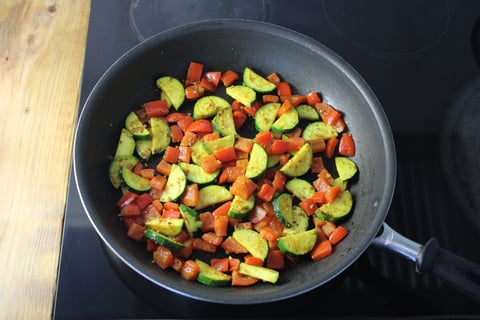 Quick Indian-Style Shrimp - Step #3 Cuire les légumes