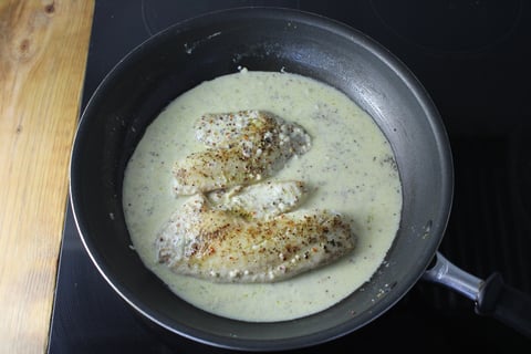 Carb-Wise: Pan-Cooked Tilapia with Lemon Cream Sauce - Step #2 Cuire le tilapia et faire la sauce
