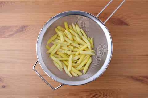 Carb-Wise: Cajun-Style Shrimp - Step #2 Blanch the string beans