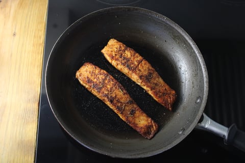 Smoky Salmon with Tomatillo Guacamole - Step #2 Cuire le saumon