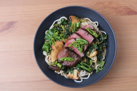 Japanese Steak Night with Fresh Ramen - Step #6 Faire la salade et servir