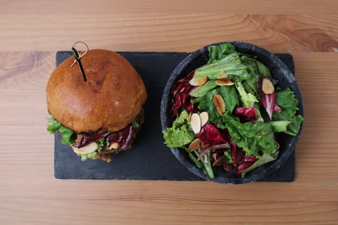 Wagyu Burgers au Poivre - Step #6 Faire la salade et servir