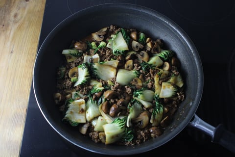 Carb-Wise: Spicy Korean-Style Ground Beef Stir-Fry - Step #4 Finir le bœuf et faire le sauté