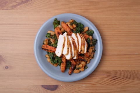 Country-Style Chicken Breasts over Buttery White Beans - Step #5 Dresser les plats