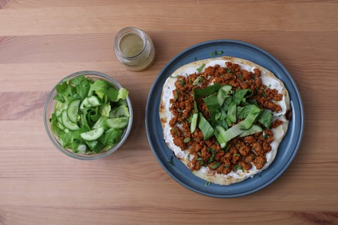 Quick Tandoori Ground Pork Naan Flatbreads - Step #4 Dresser les plats