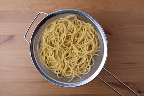 Quick Lemony Fresh Spaghetti Alla Chitarra - Step #1 Cuire les pâtes