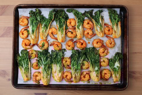 Spicy Tandoori Shrimp Traybake - Step #2 Rôtir les crevettes et les légumes