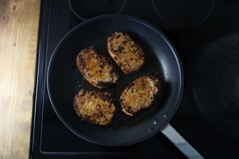 Seared Pork Chops - Step #3 Cuire les côtelettes de porc
