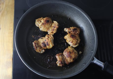 Pan-Fried Chicken Kyiv with Garlic-Panko Crust - Step #2 Cuire le poulet