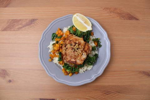 Pan-Fried Chicken Kyiv with Garlic-Panko Crust - Step #6 Dresser les plats