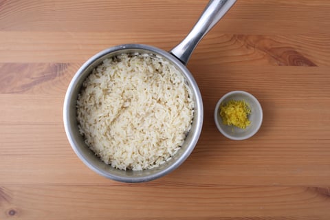 Pan-Fried Chicken Kyiv with Garlic-Panko Crust - Step #1 Cuire le riz