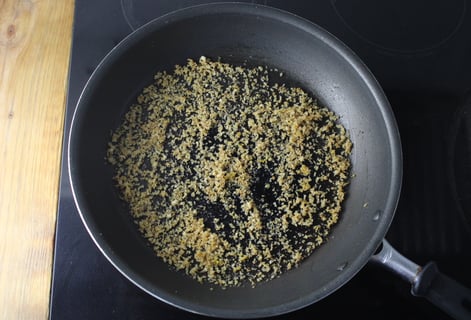 Pan-Fried Chicken Kyiv with Garlic-Panko Crust - Step #5 Faire la croûte ail-panko