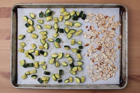 Lemon Butter Salmon - Step #4 Finir les zucchinis et griller les amandes