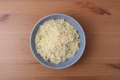 Protein Swap | Crispy Bagel-Spiced Chicken - Step #3 Cuire le couscous