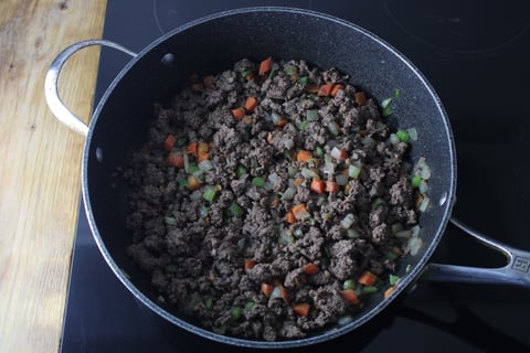 Ground Beef, Rice & Savoy Cabbage Roll Bowls - Step #3 Commencer le bœuf et les légumes