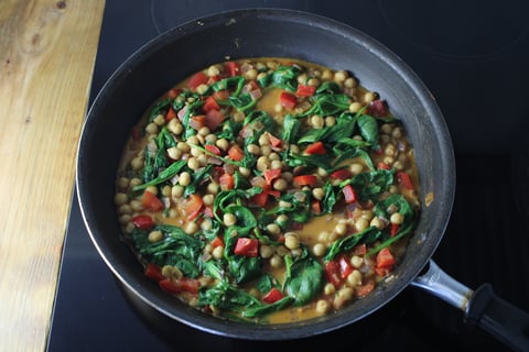 Goodfood x PlantYou: Peanut Butter Chickpea Curry - Step #4 Finish the curry
