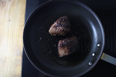 Steak Frites with Mustard Pan Sauce - Step #2 Cuire les steaks