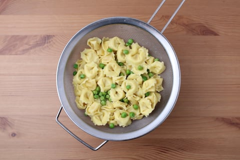 Cheese Tortellini Al Limone - Step #2 Cuire les pâtes et les petits pois