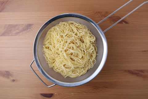Goodfood x Laurent Dagenais: Lemon-Garlic Shrimp Scampi - Step #1 Boil the pasta