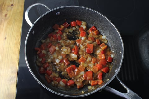 Goodfood Travels: Hong Kong Sweet & Sour Pork - Step #4 Cook & coat the vegetables
