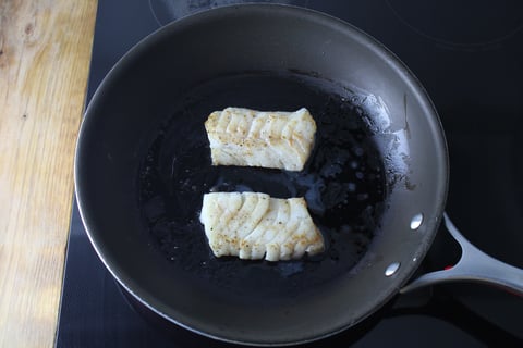 Cod over Yellow Coconut Curry - Step #2 Cuire la morue