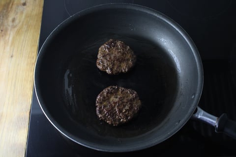 Beef Burgers with Creamy Potato Salad - Step #2 Préparer et cuire les galettes