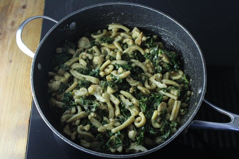 One-Pan Fresh Gemelli with Kale & Cauliflower - Step #3 Mélanger les pâtes