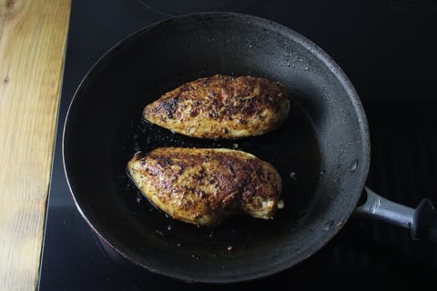Chicken Tacos with Spicy Tomatillo-Jalapeño Salsa Verde - Step #4 Cuire le poulet
