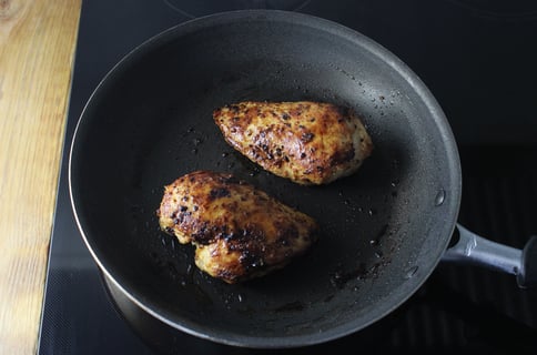 Creamy Tuscan-Style Chicken - Step #2 Cuire le poulet