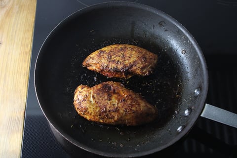 Spiced Chicken Breasts - Step #2 Cuire le poulet