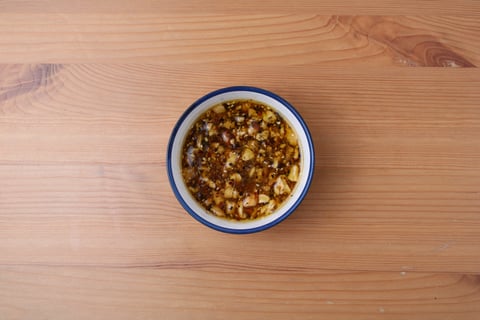 Salmon with Spicy Orange-Chili Cashew Crisp - Step #5 Faire la garniture orange-chili