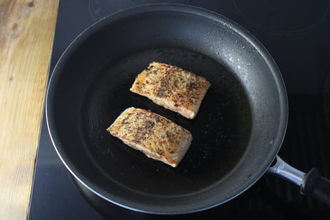 Protein Swap | Spiced Salmon Tacos - Step #2 Cuire le saumon