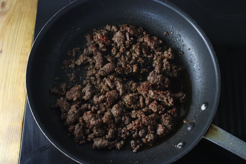 Quick Korean-Spiced Ground Beef Lettuce Wraps - Step #1 Cuire et glacer le bœuf