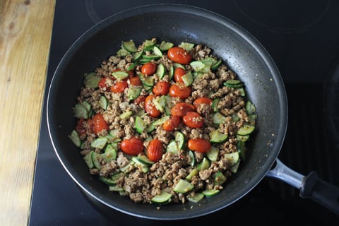 Fast & Fresh Torchiette with Ground Pork - Step #3 Cuire les légumes