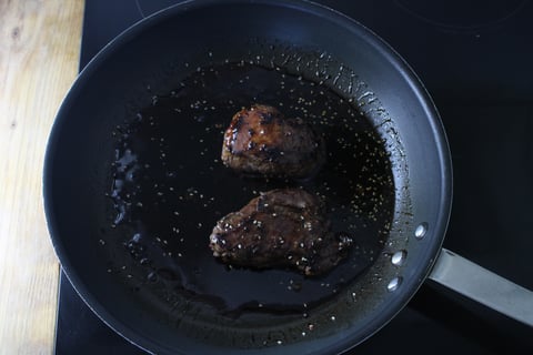 Orange & Sesame Glazed Steaks - Step #4 Terminer les steaks