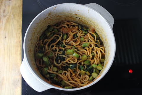L’Artisan: Korean-Style Tuna over Hot Kimchi Butter Udon - Step #4 Faire la sauce et mélanger les nouilles