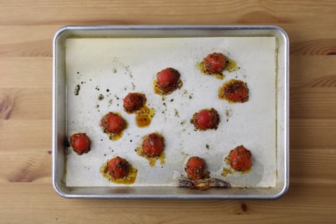 Shrimp Scampi Bucatini - Step #1 Rôtir les tomates
