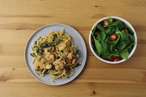 Shrimp Scampi Bucatini - Step #6 Faire la salade et servir
