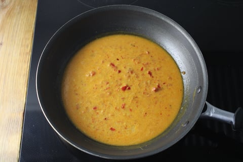 Cheesy Chicken & Creamy Roasted Pepper Sauce - Step #4 Faire la sauce