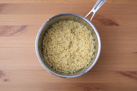 Cheesy Chicken & Creamy Roasted Pepper Sauce - Step #2 Cuire l’orzo