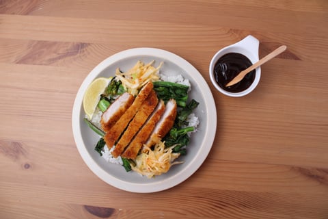 Crispy Pork Chops Tonkatsu - Step #6 Dresser les plats