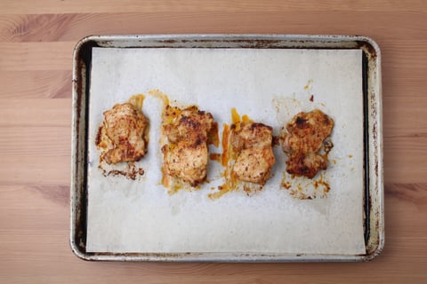 Herbed Chicken Thighs over Bulgur-Broccoli ‘Rice’ Salad - Step #2 Rôtir le poulet