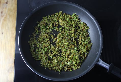 Herbed Chicken Thighs over Bulgur-Broccoli ‘Rice’ Salad - Step #4 Cuire le riz de brocoli