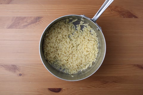 Protein Upgrade | ORGANIC Chicken Schnitzel & Lemon-Caper Mayo - Step #1 Cuire l’orzo